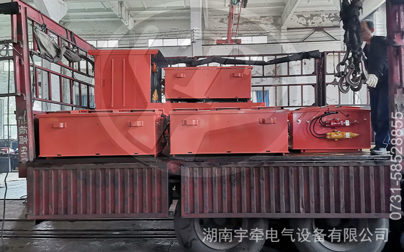 5吨防爆蓄电池电机车发货 3.jpg