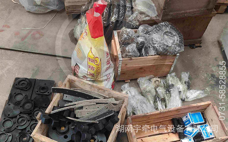 矿用电机车配件出口海外 3.jpg